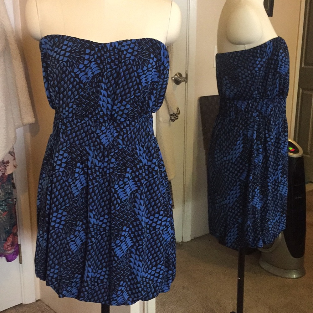 Banana Republic strapless short bubble bottom M